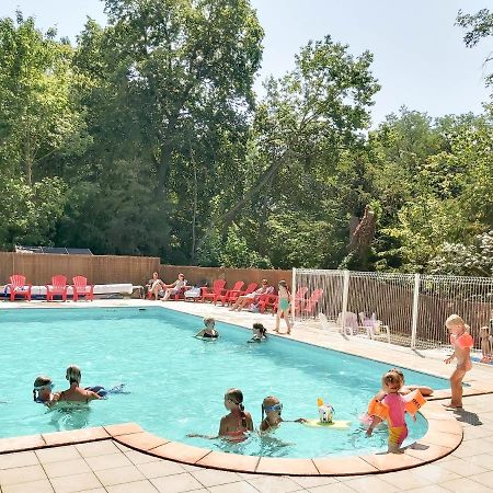 Domaine Des Lilas Saint-Germain-Lembron Exterior foto