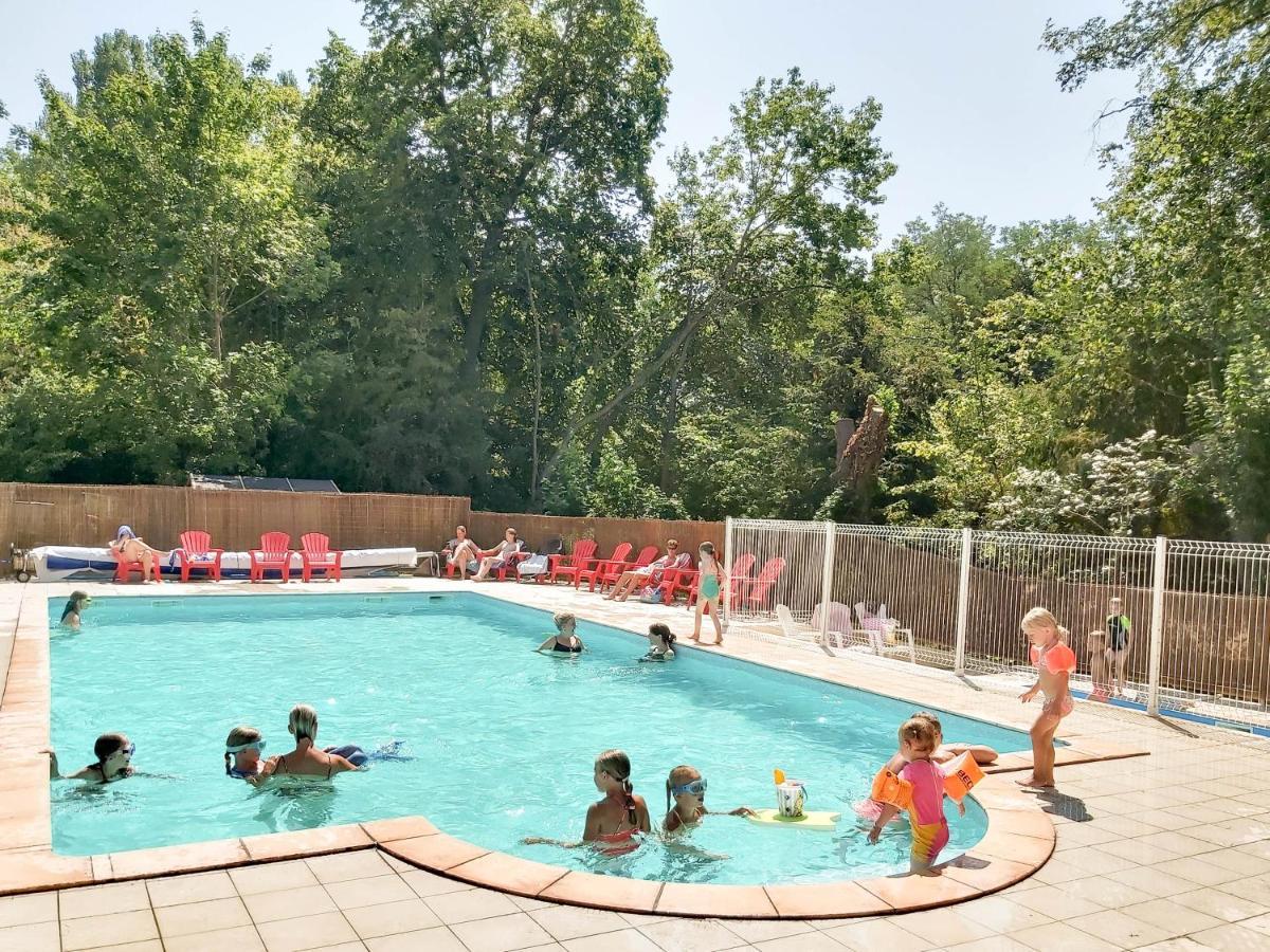 Domaine Des Lilas Saint-Germain-Lembron Exterior foto