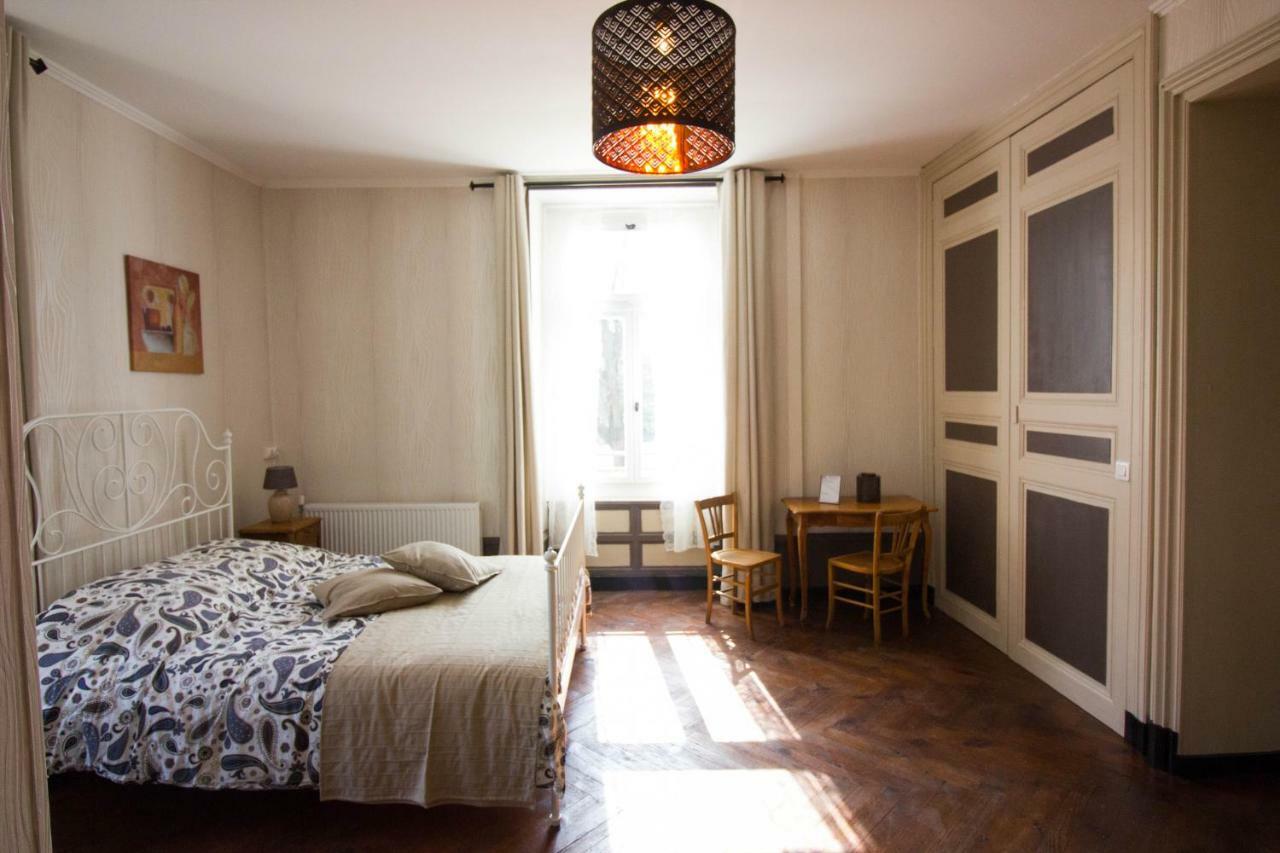Domaine Des Lilas Saint-Germain-Lembron Exterior foto